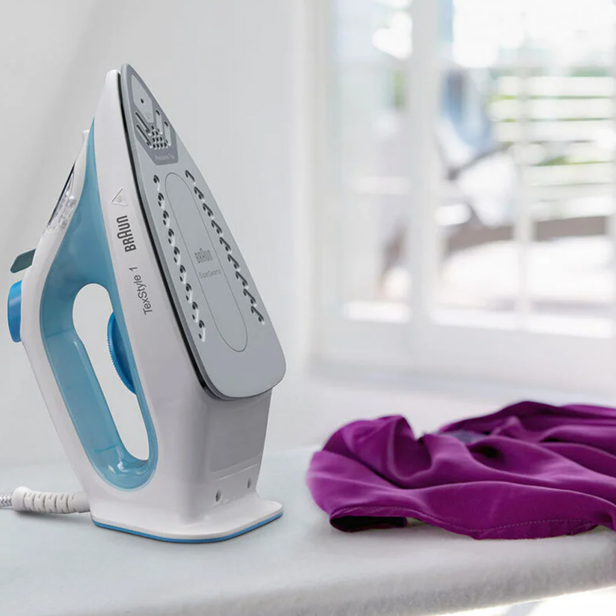 Braun Steam Iron, 2000W, Blue & White, SI1050BLUE