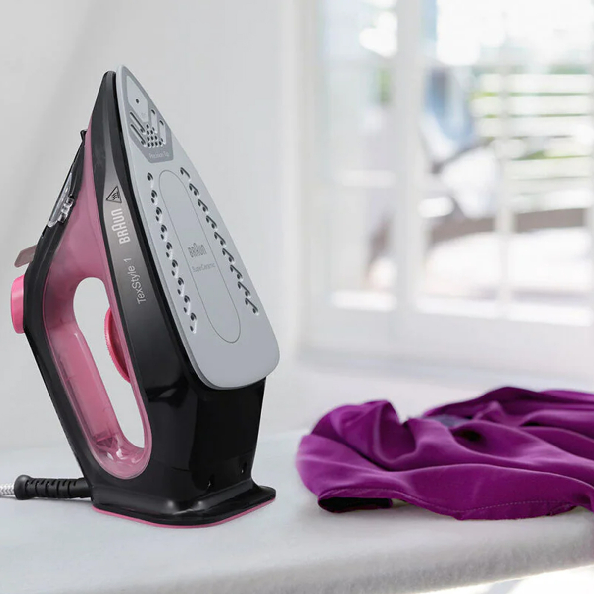 Braun Steam Iron, 2000W, Purple & Black, SI1070PURPLE