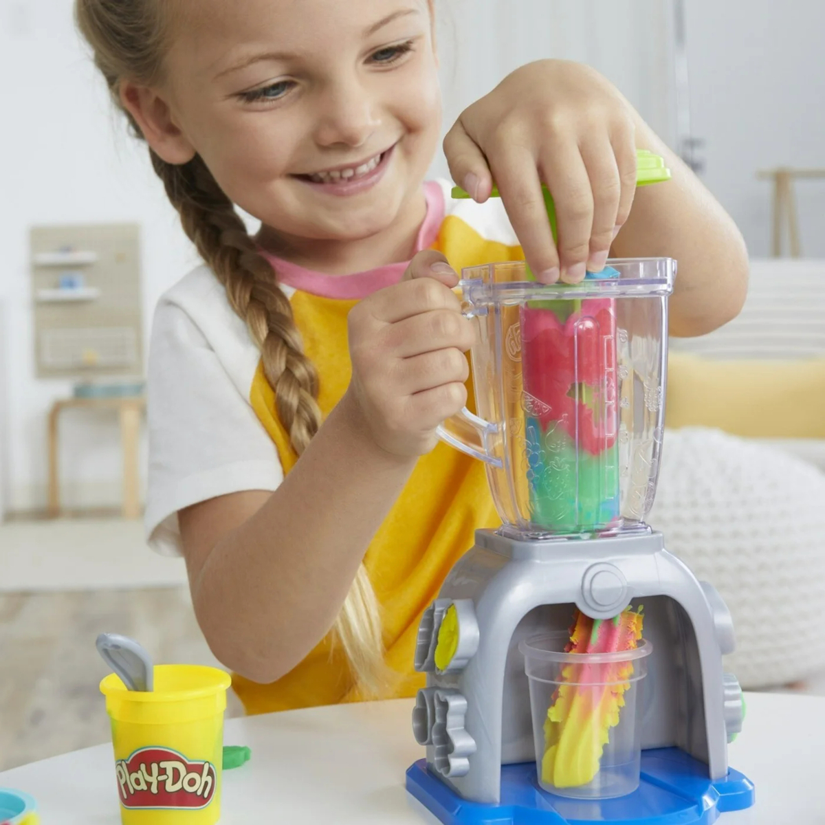 Play-Doh Swirlin Smoothies Toy Blender Playset, F9142