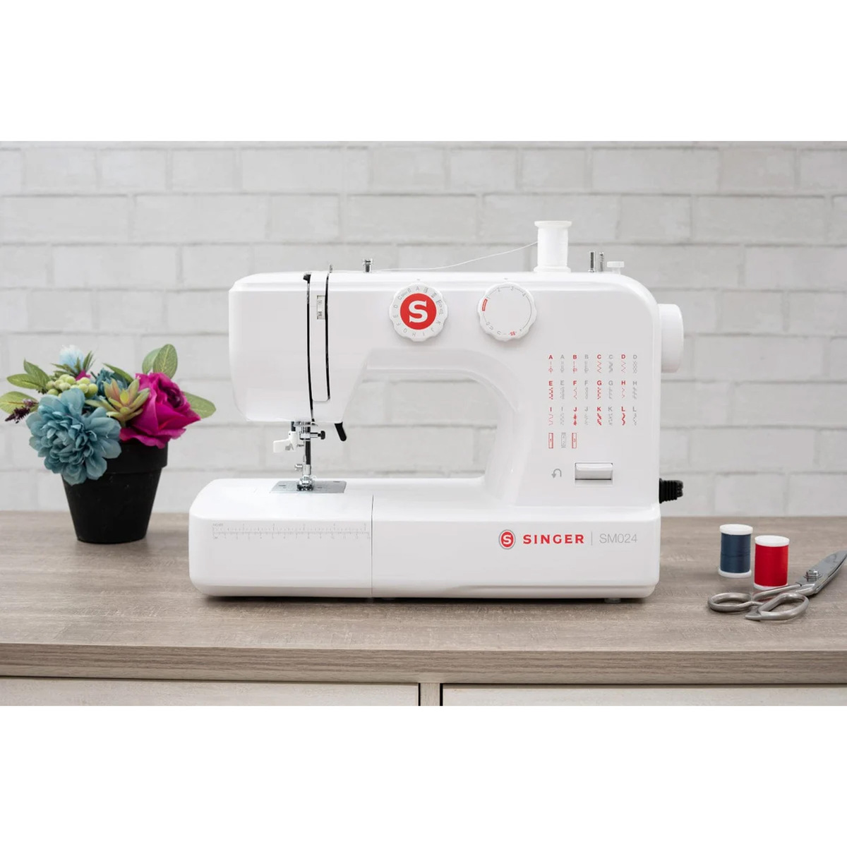 Singer Sewing Machine, White, SGM-SM024