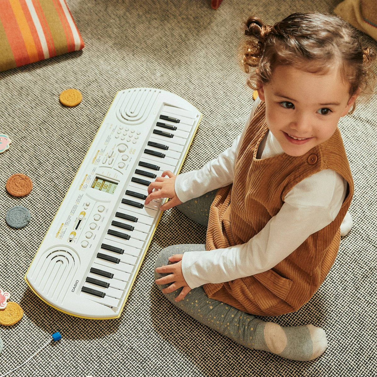 Casio Mini Keyboard with 44 keys, 100 Tones, 50 Rhythms, White, SA-80H2