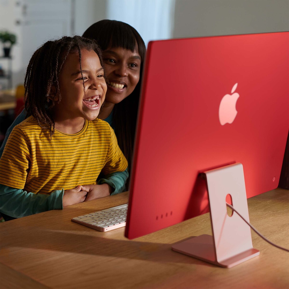 Apple iMac with Retina 4.5K Display, 24 inches, M3 Chip with 8‑core CPU and 10‑core GPU, 8 GB RAM, 256 GB SSD, Blue, MQRQ3ZS/A